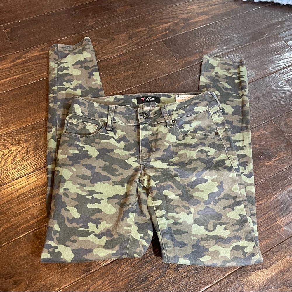 Guess Size 26 Camo Medium Rise Jeggings Emma Fit
